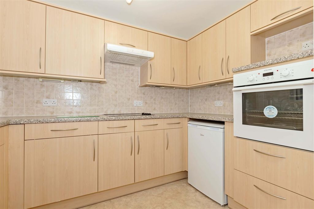 Property photo 3 of 14 11 Amelia Crt_2.Jpg