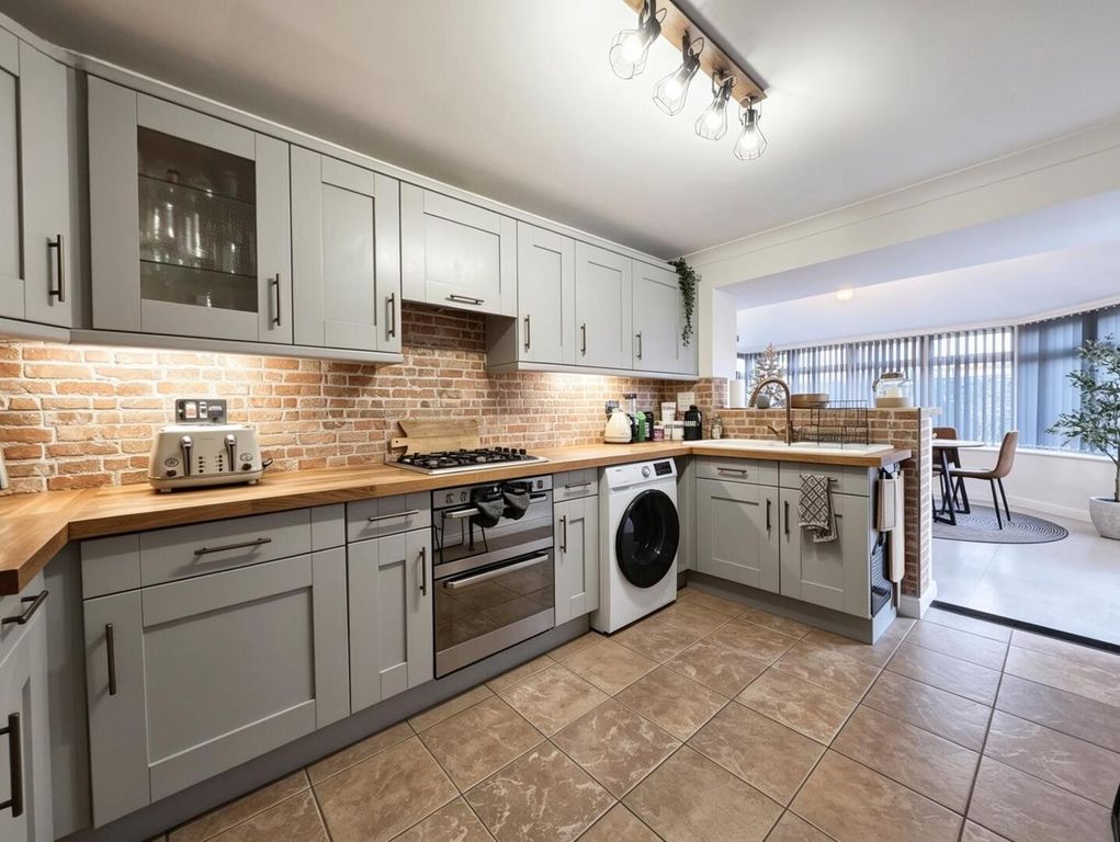 Property photo 3 of 29 Kitchen