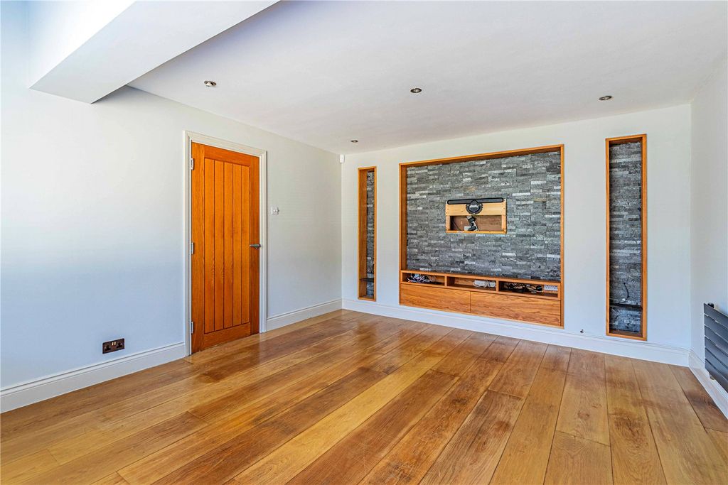 Property photo 3 of 23 Picture No. 01