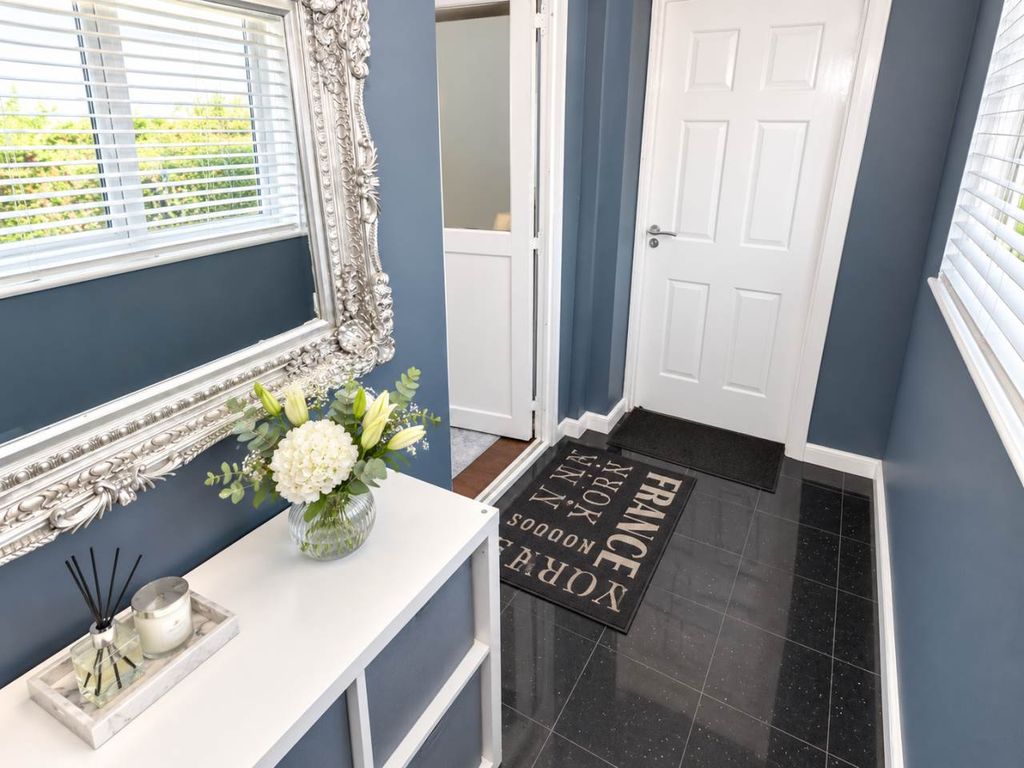Property photo 2 of 17 Entrance Hall