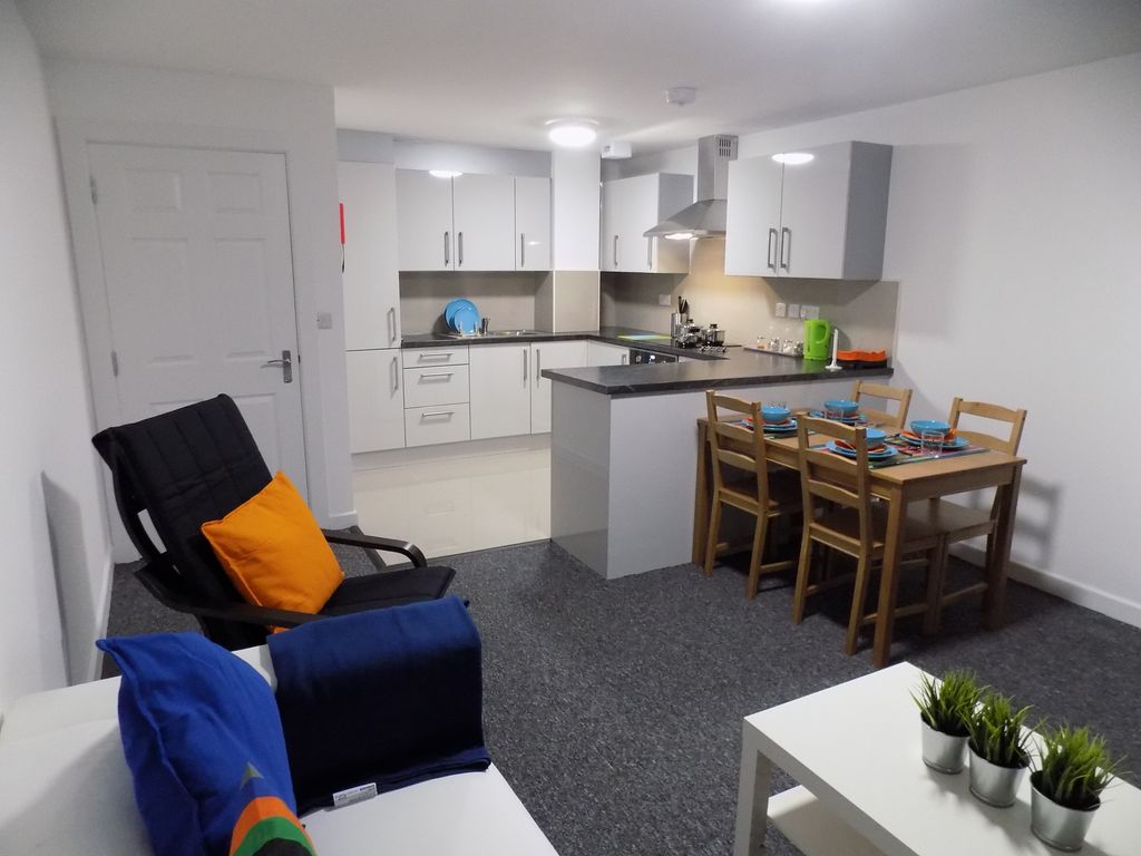 Property photo 1 of 9 Open-Plan Living!