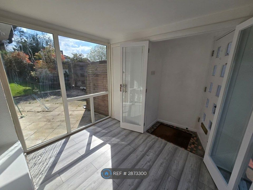 Property photo 3 of 20 Entrance