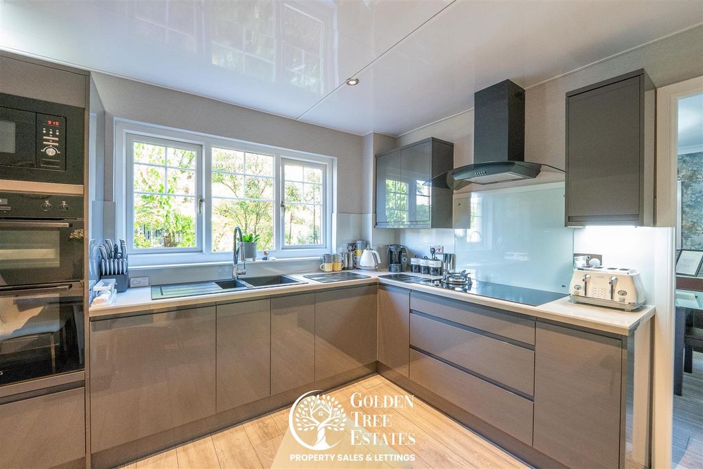 Property photo 2 of 30 Kitchen