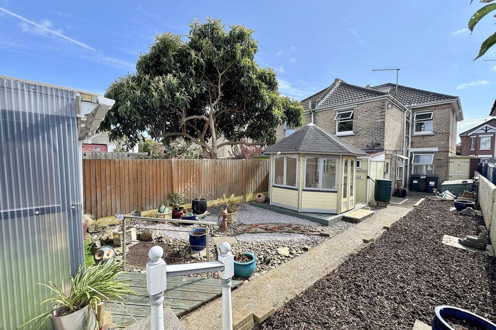 Property photo 3 of 28