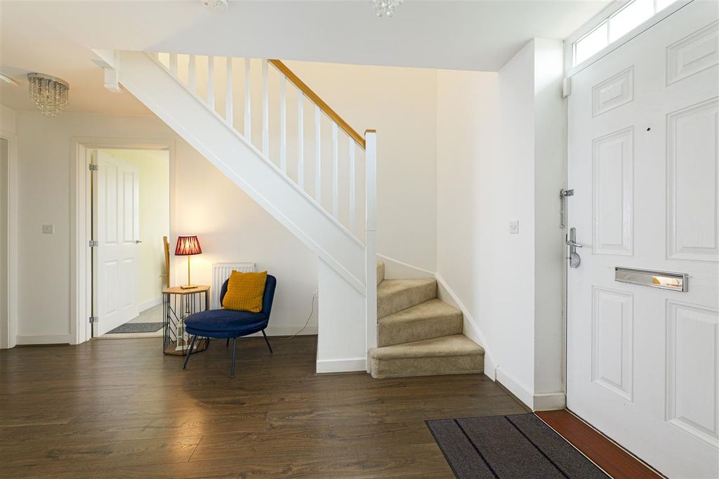 Property photo 2 of 32