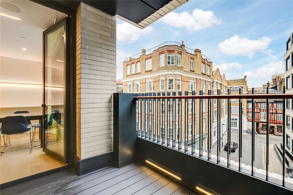 Property photo 3 of 9 Balcony