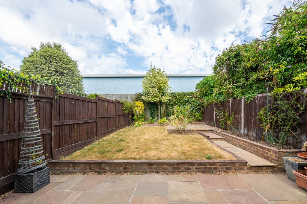 Property photo 2 of 21