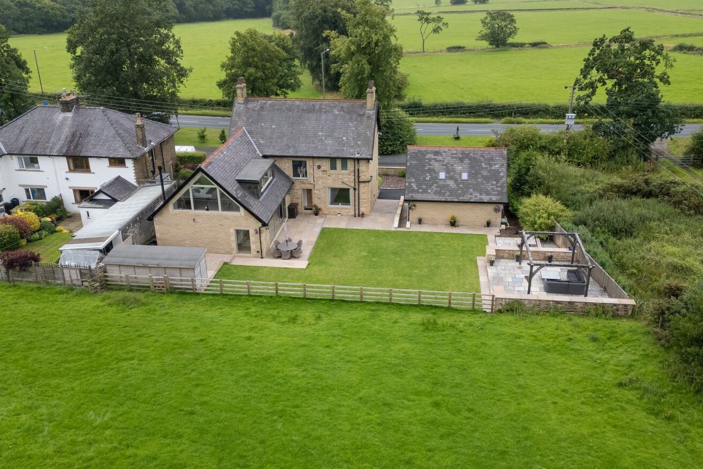 Property photo 3 of 30 32507810