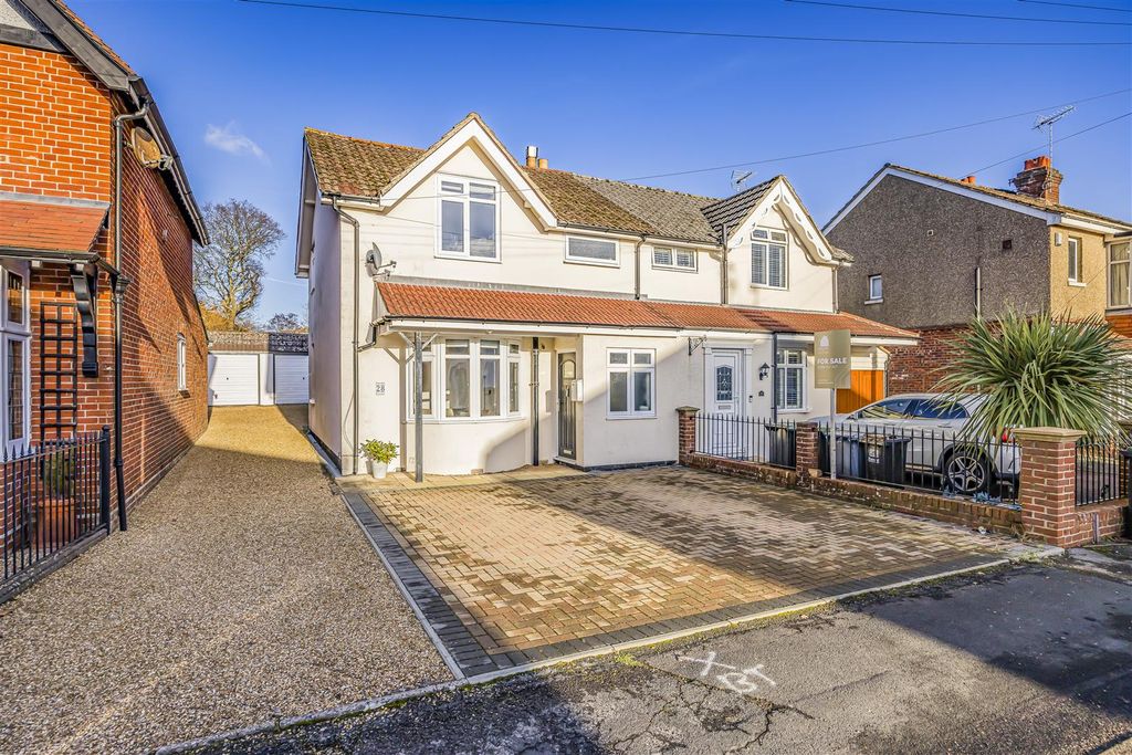 Property photo 2 of 24 28 Silvester Road, Cowplain-Porticomarketing-Soldb