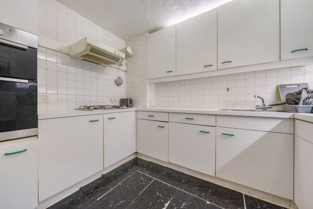 Property photo 3 of 7 991165 (3)
