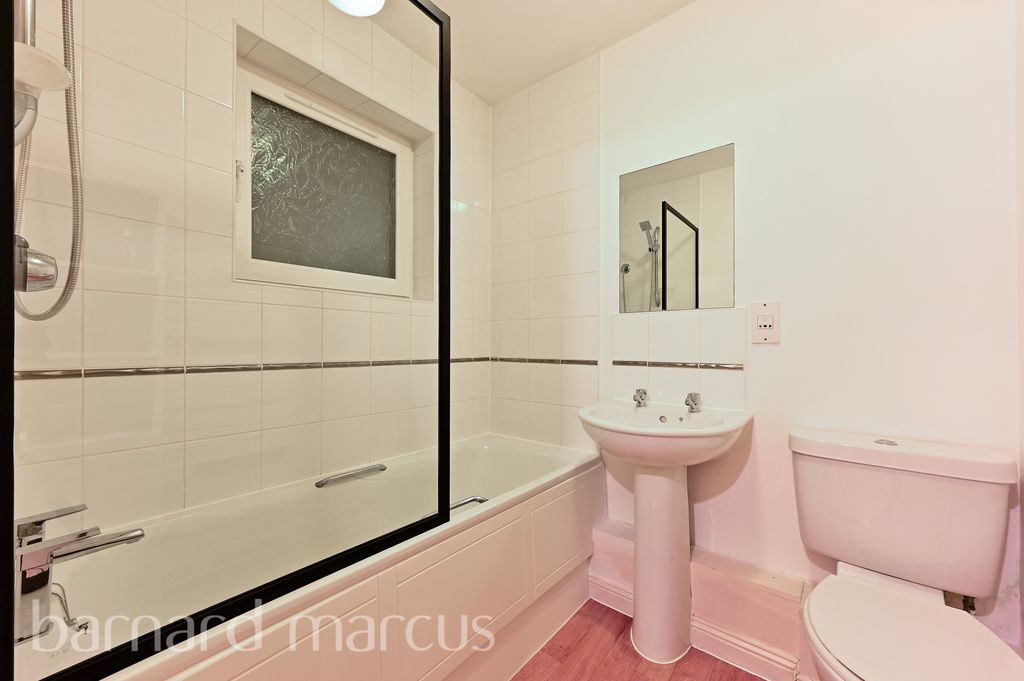 Property photo 3 of 8 Bathroom