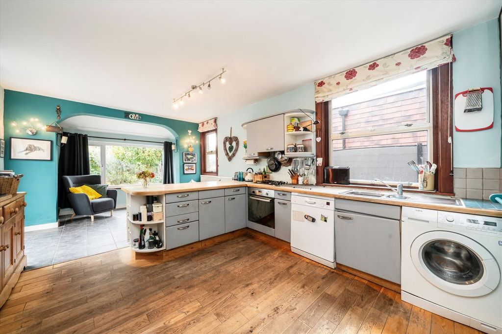 Property photo 3 of 12