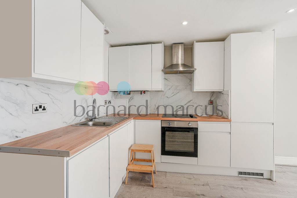 Property photo 2 of 11 Kitchen