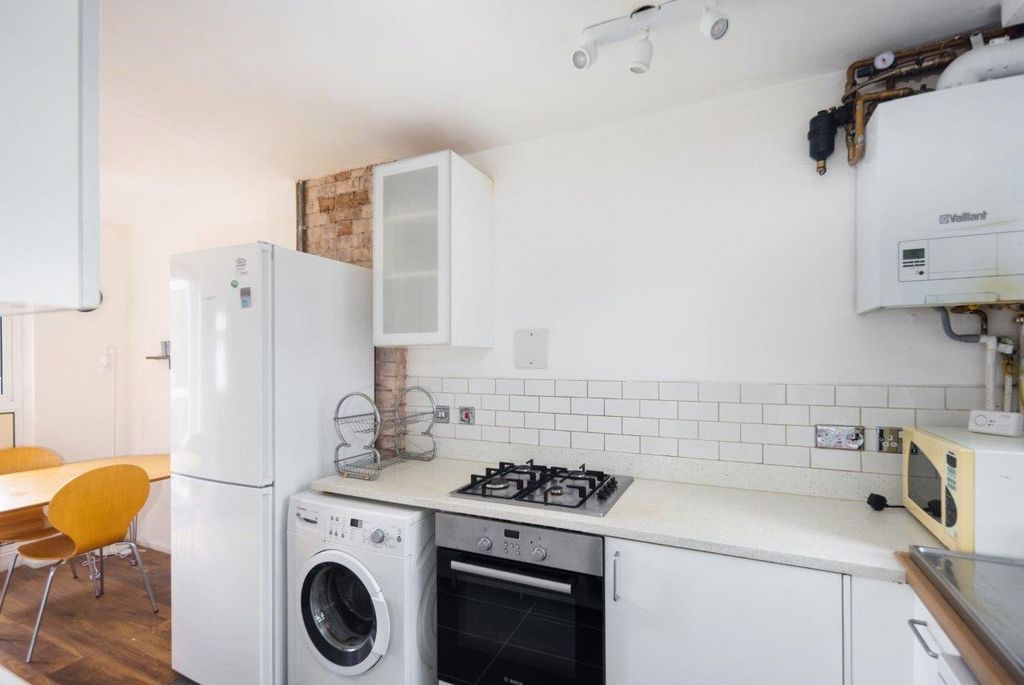 Property photo 2 of 18 Kitchen