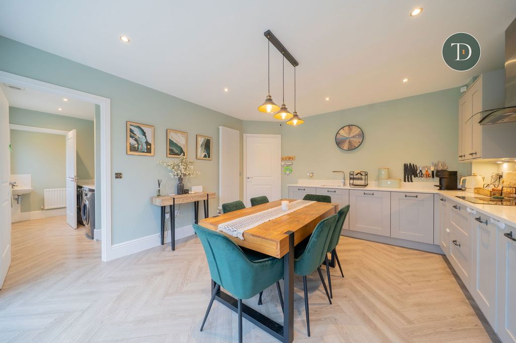 Property photo 3 of 35