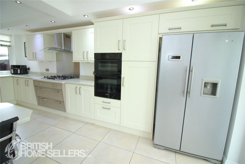 Property photo 3 of 40 Picture No. 32
