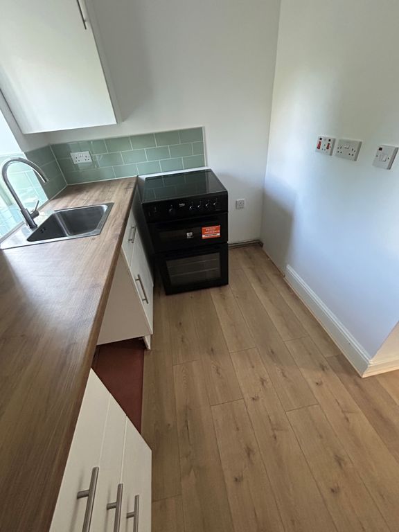 Property photo 3 of 5 Kitchen