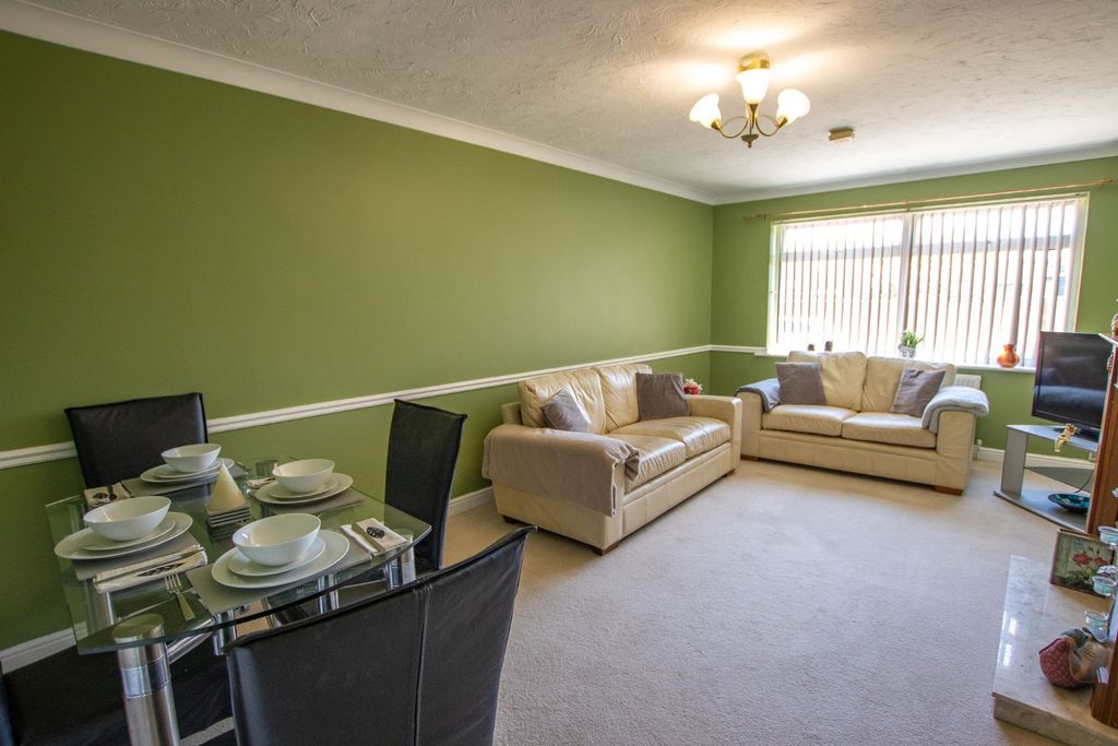 Property photo 2 of 15 4180514