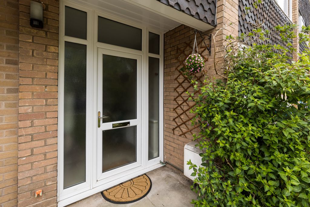 Property photo 3 of 27 Image00004