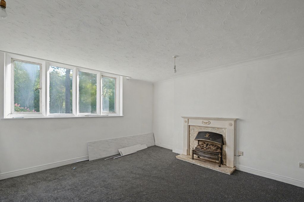 Property photo 2 of 11 2 Castle Malwood Lodge, Minstead, Lyndhurst, So43 7Hb