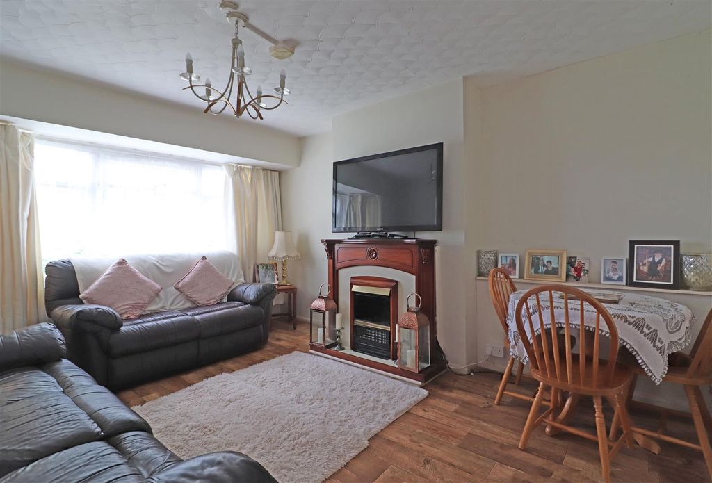 Property photo 2 of 11 2