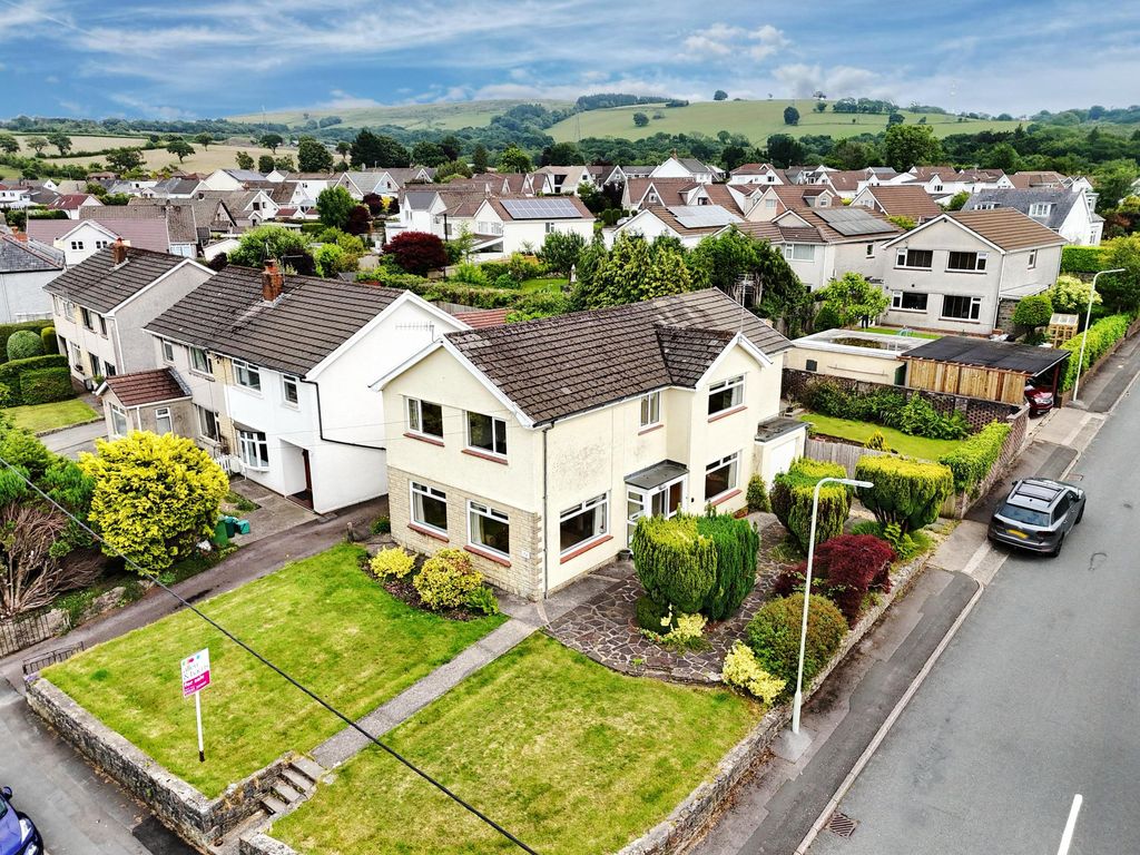 Property photo 2 of 16