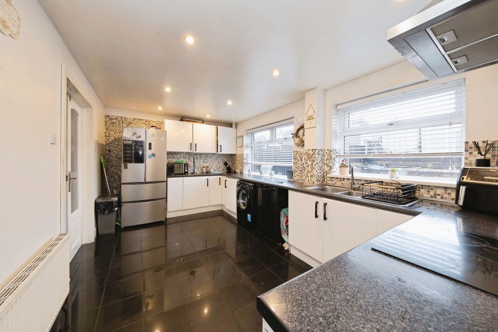 Property photo 2 of 20 Dscf0077