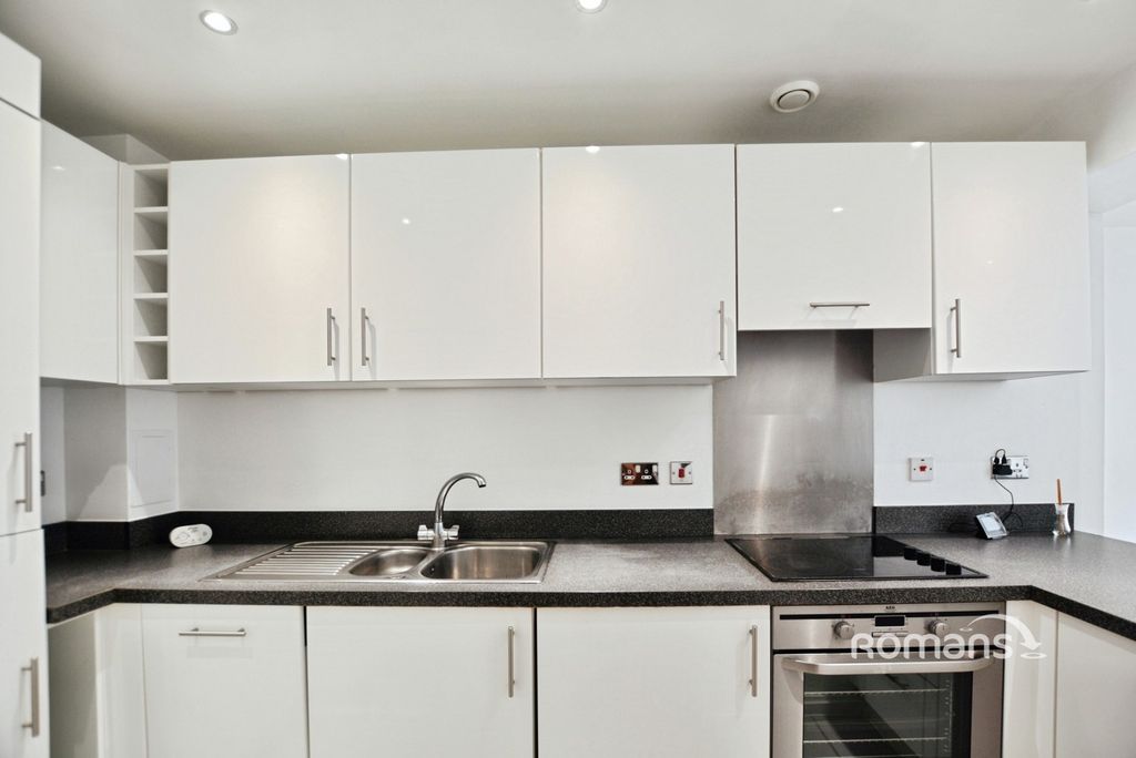 Property photo 3 of 8 Pbox-Img.Jpg