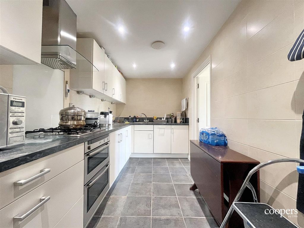 Property photo 3 of 11 Kitchen 2 (13).Jpg