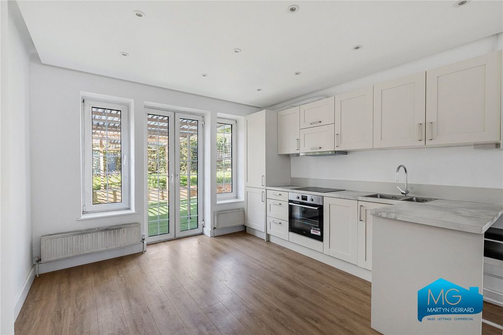 Property photo 2 of 21 Picture No. 18