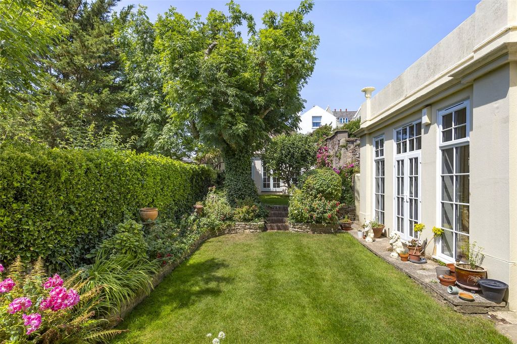 Property photo 2 of 8 Front Garden