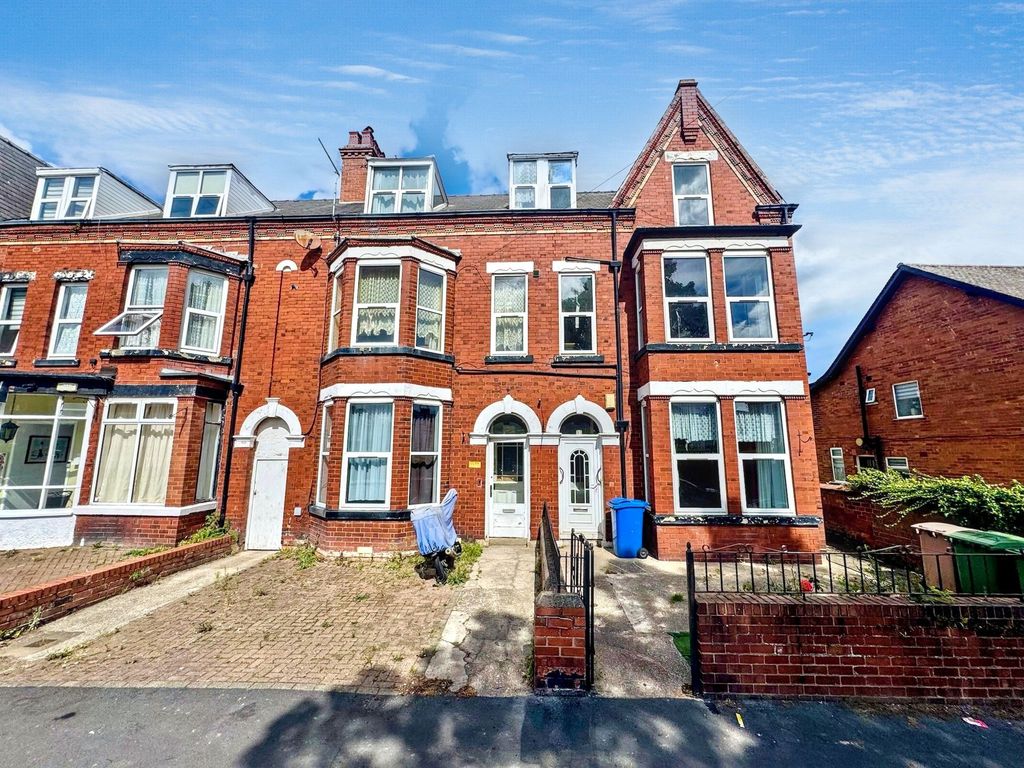 Property photo 2 of 40