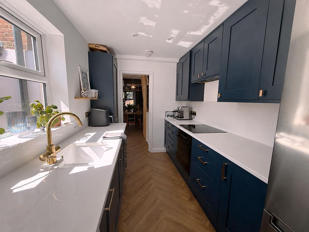 Property photo 3 of 17 Kitchen