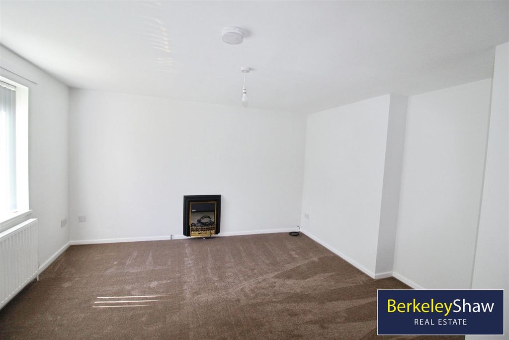 Property photo 3 of 10 Lounge