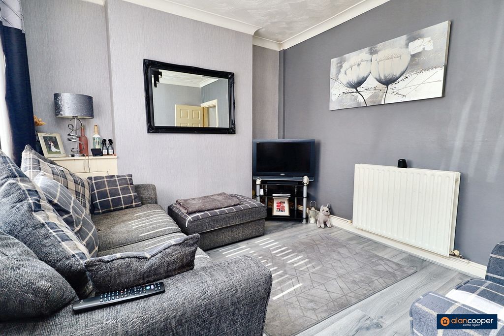 Property photo 3 of 16 4380353
