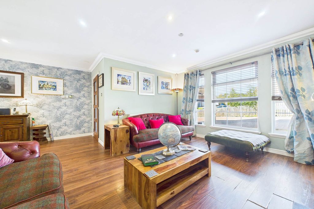 Property photo 3 of 34