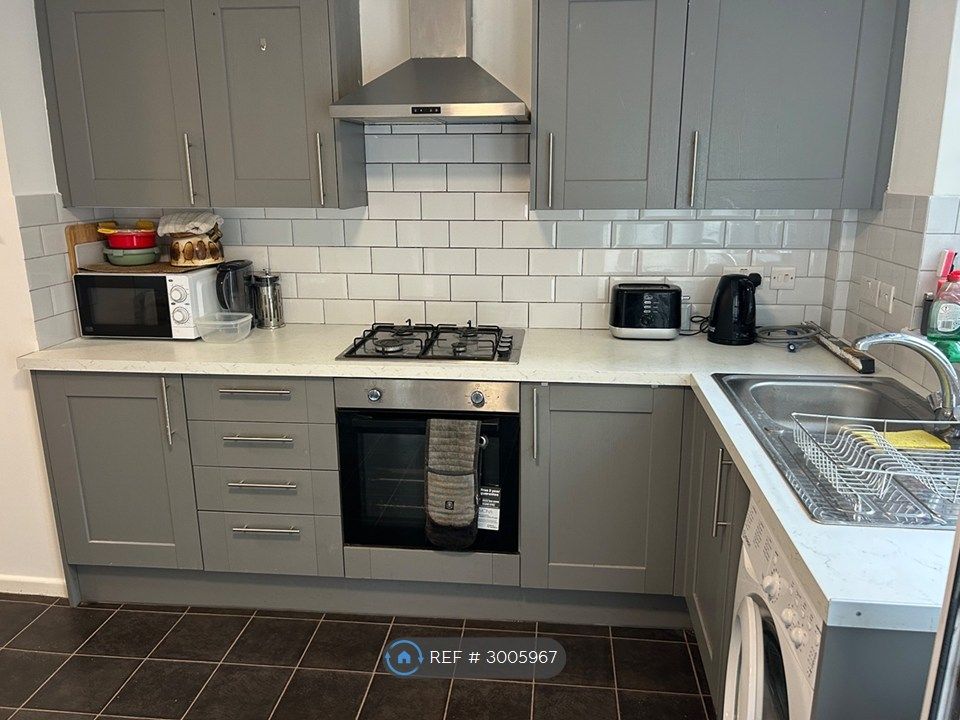 Property photo 2 of 16 Communal Kitchen