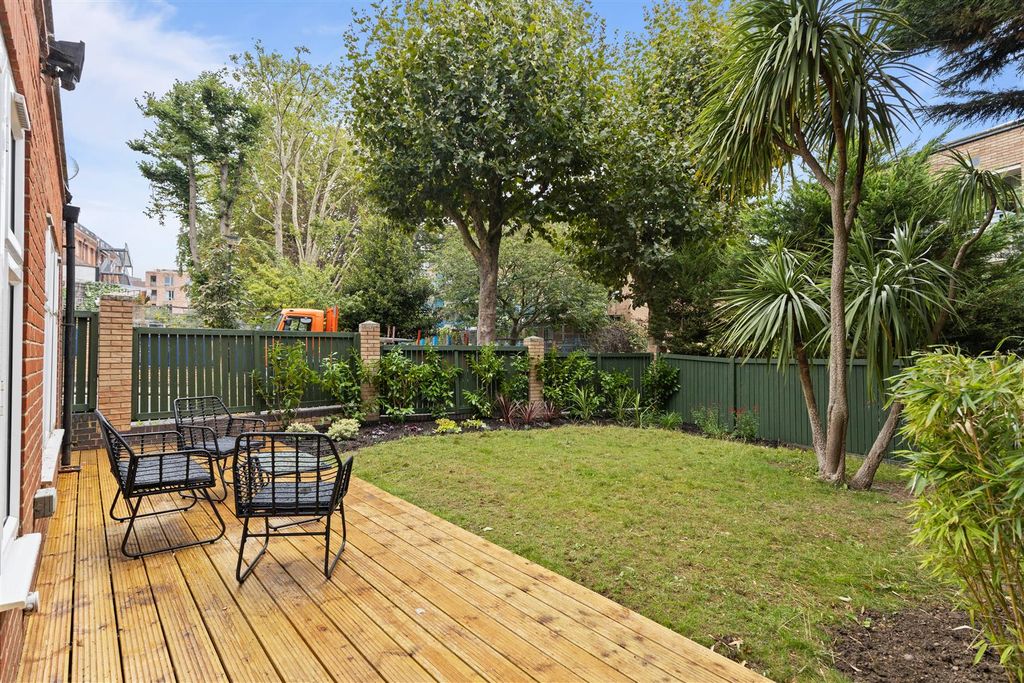 Property photo 2 of 11