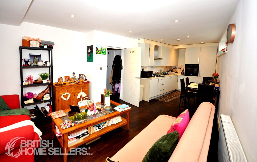 Property photo 3 of 12 Picture No. 11