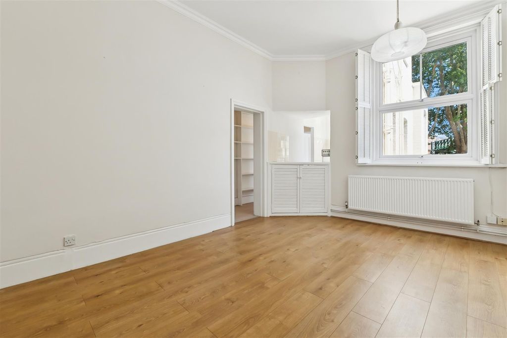 Property photo 3 of 11 Burlington Court, W4 - For Sale