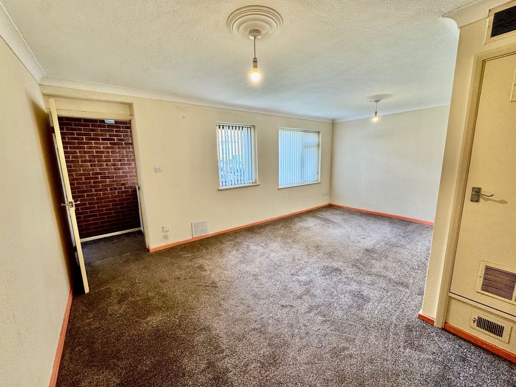 Property photo 3 of 7 6