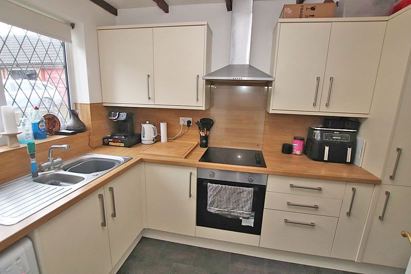 Property photo 3 of 9 Kitchen