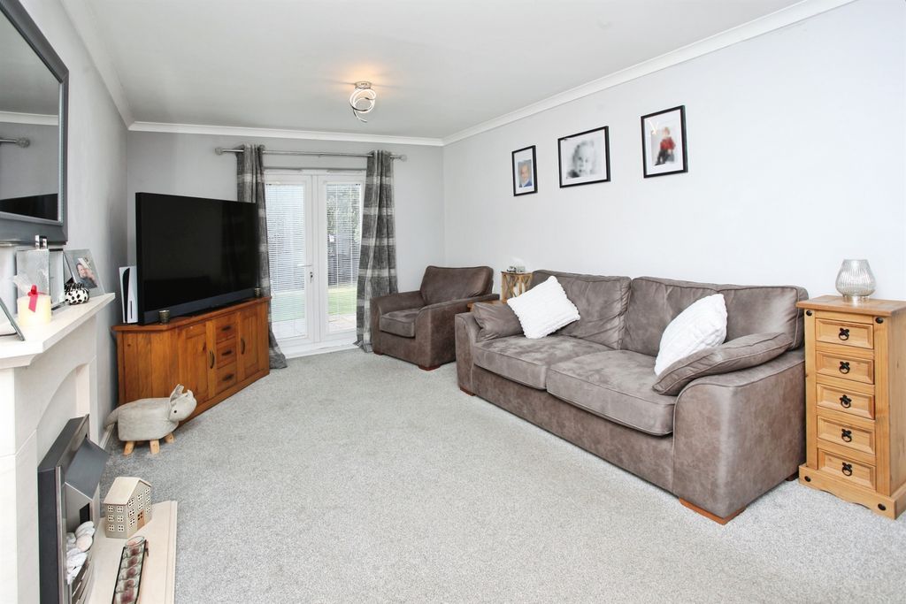 Property photo 3 of 34