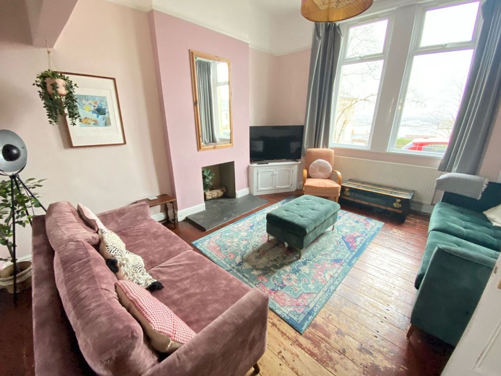Property photo 3 of 12 Living Room