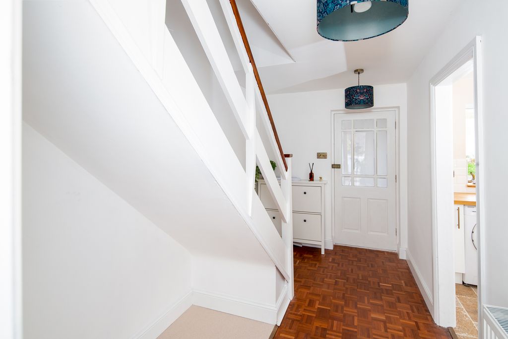 Property photo 3 of 19 Entrance Hall