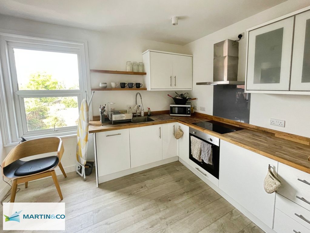 Property photo 3 of 7 Kitchen