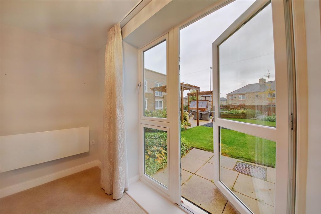 Property photo 3 of 33 Balcony Doors