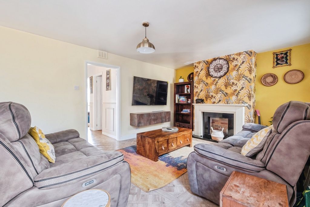 Property photo 3 of 19 Pbox-Img.Jpg