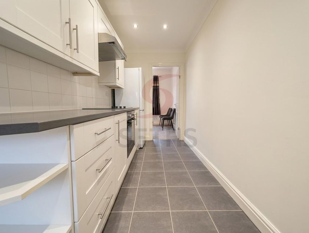 Property photo 2 of 8 Kitchen