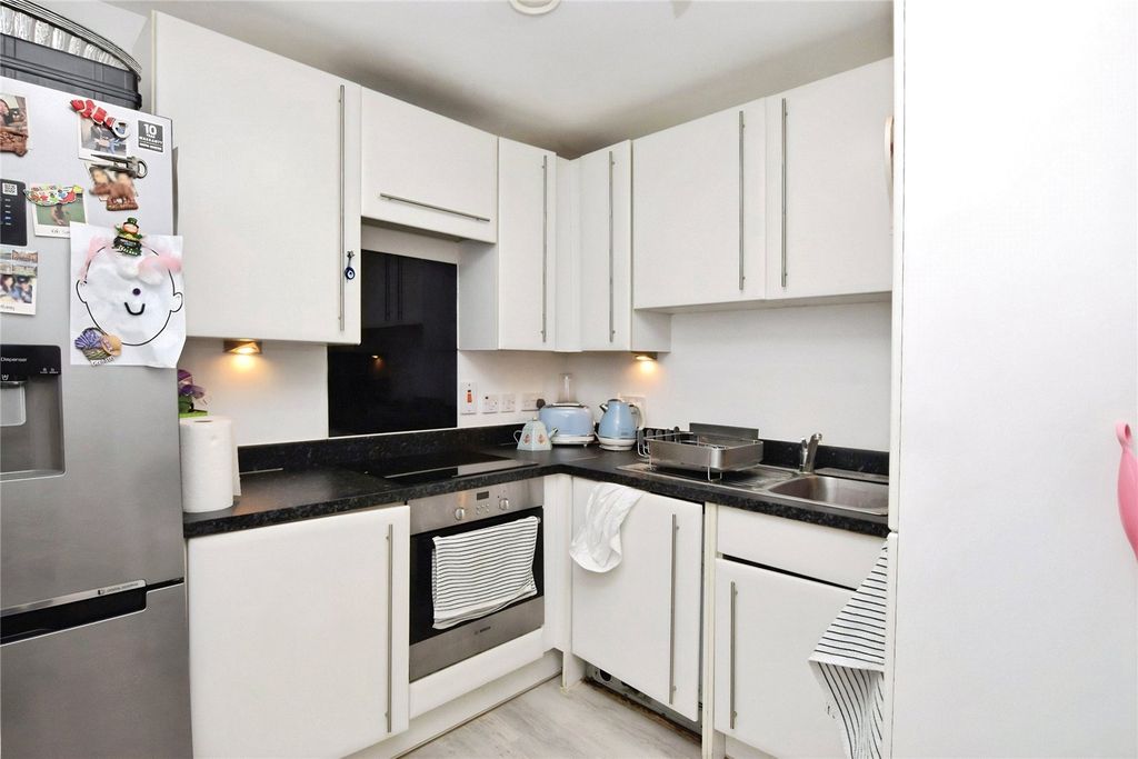 Property photo 2 of 8 Picture No. 15